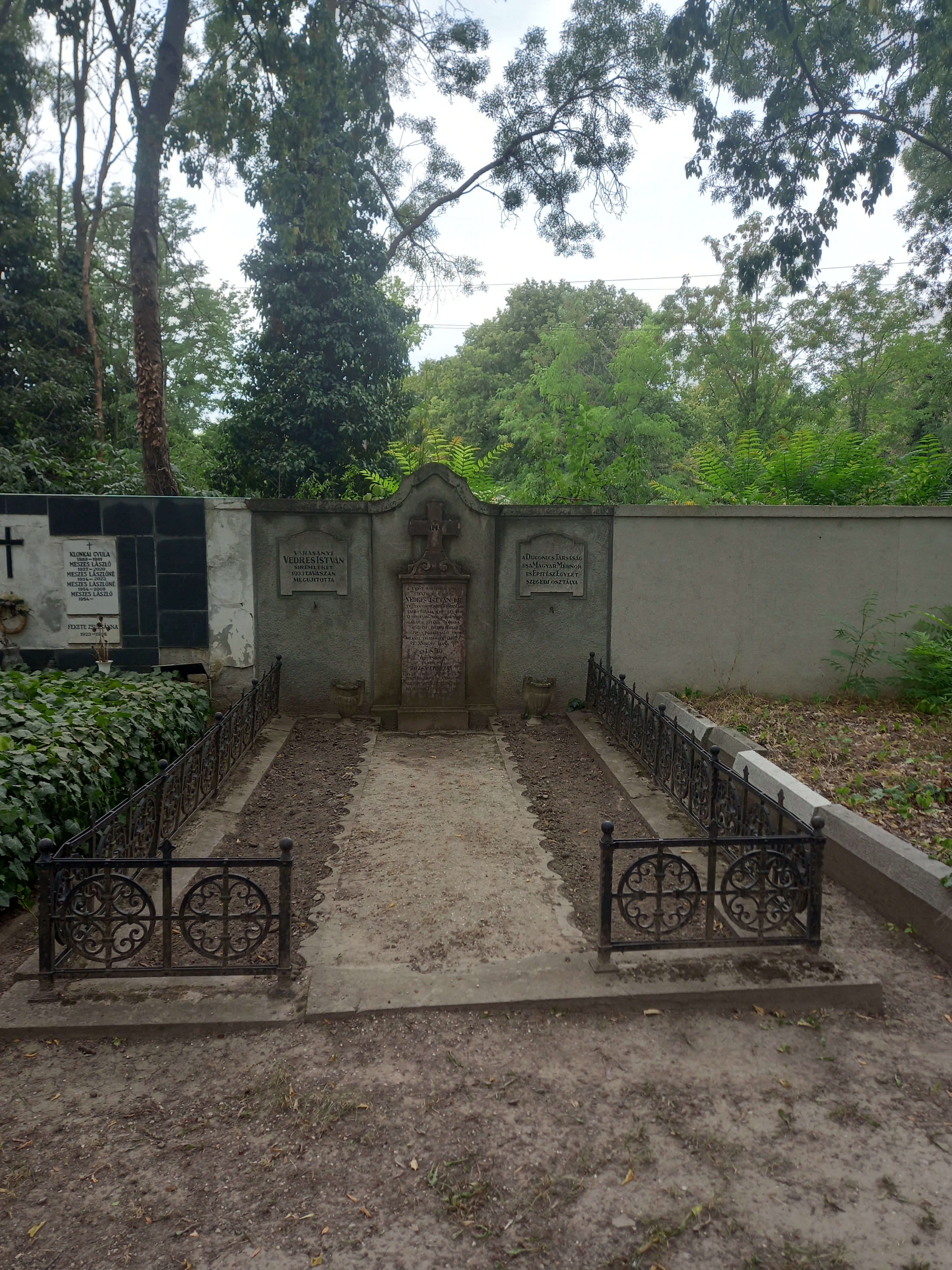 Vedres István síremléke