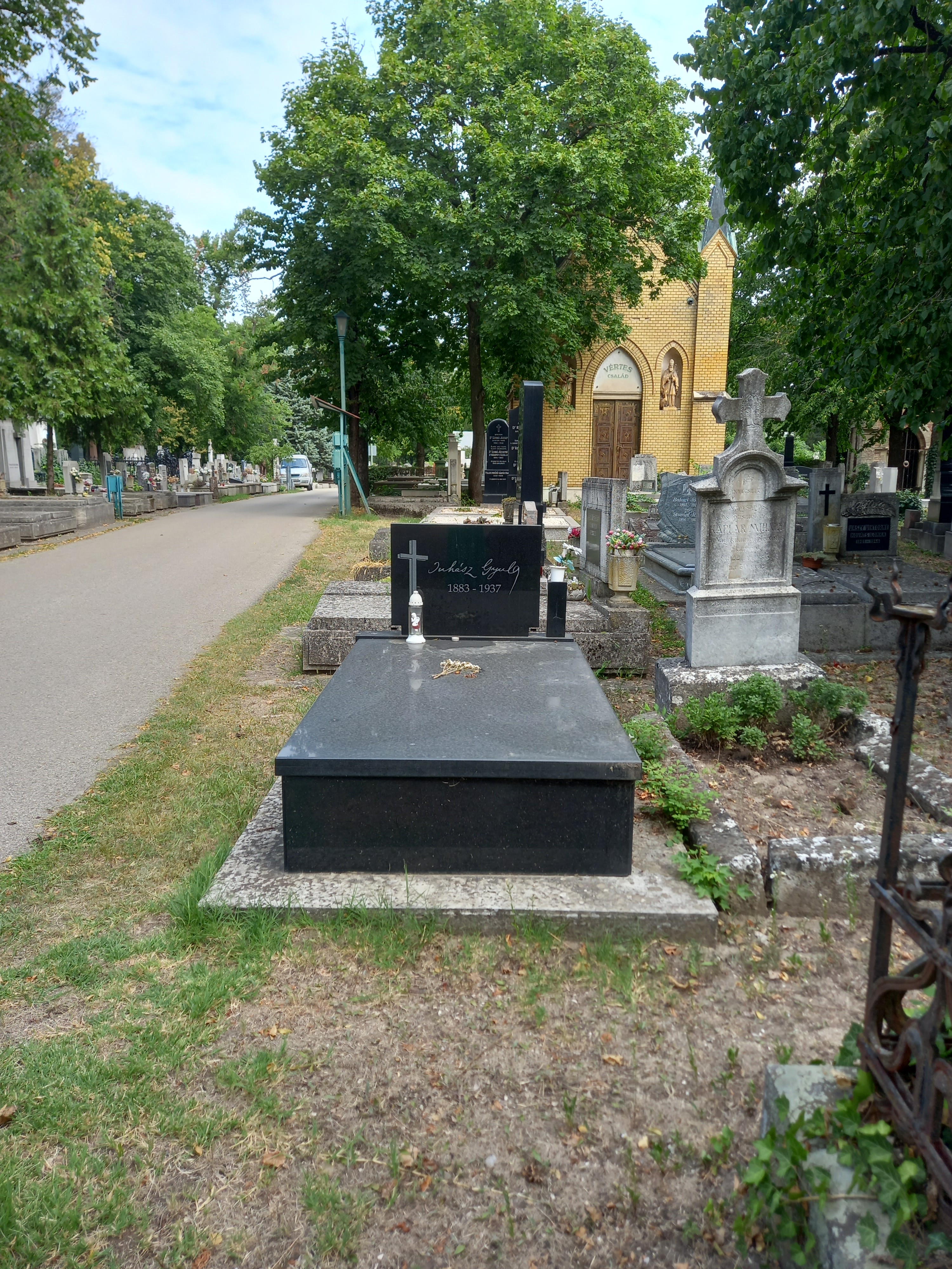Juhász Gyula síremléke